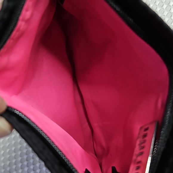 BOBBI BROWN SMALL MAKE-UP CASE IN BLACK - Picture 6 of 8